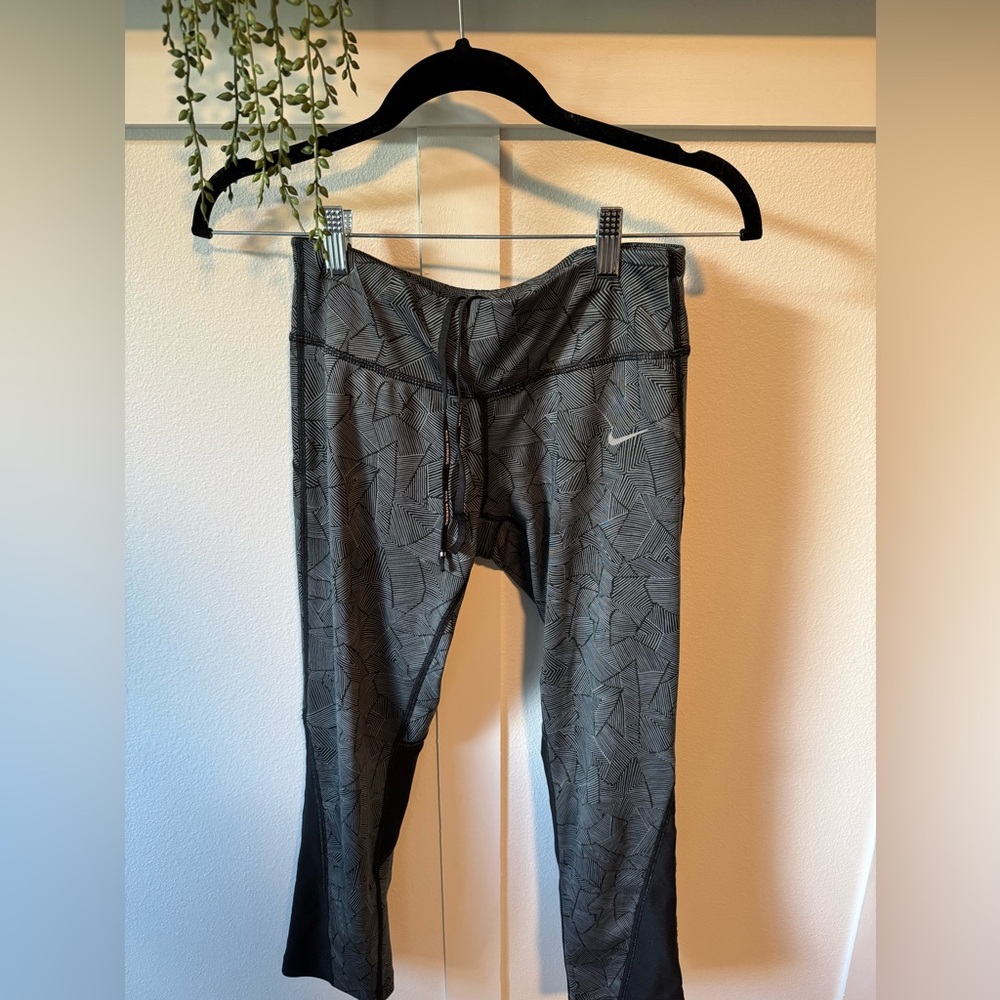 Nike  Black and Gray Geometric Leggings kid small